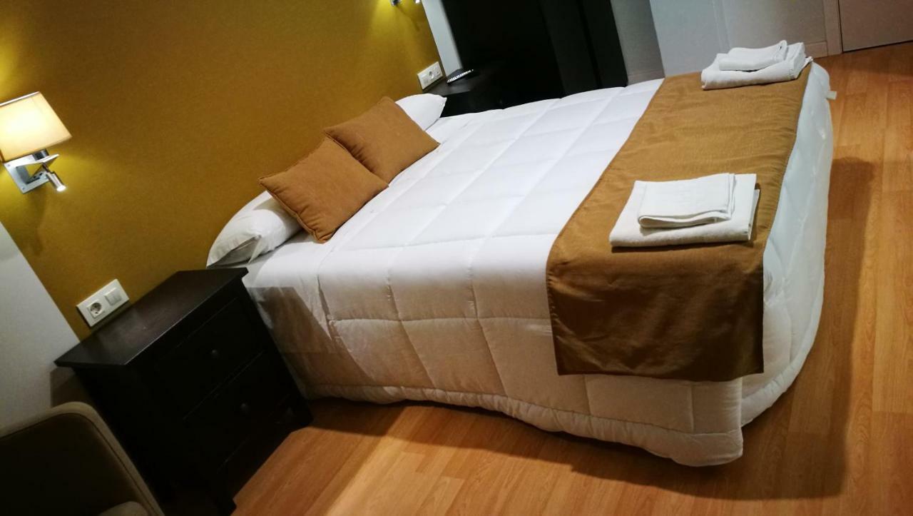Hotel Moya นาวัลโมรัล เด ลา มาตา ภายนอก รูปภาพ