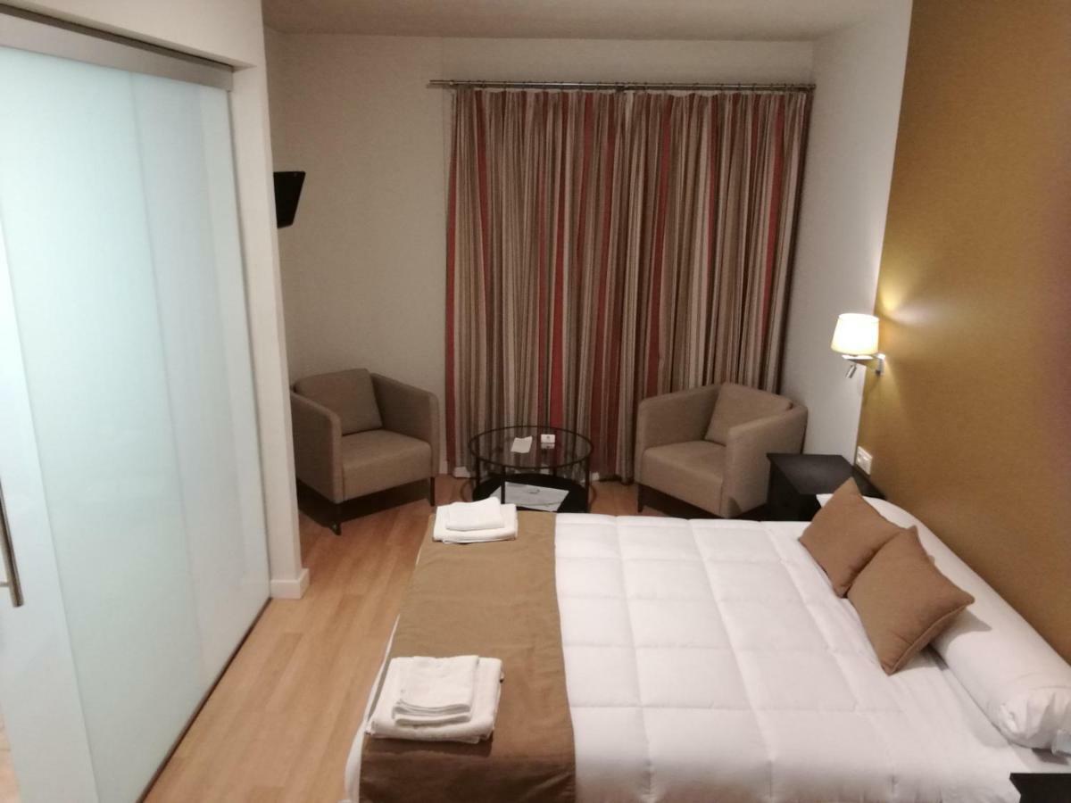 Hotel Moya นาวัลโมรัล เด ลา มาตา ภายนอก รูปภาพ