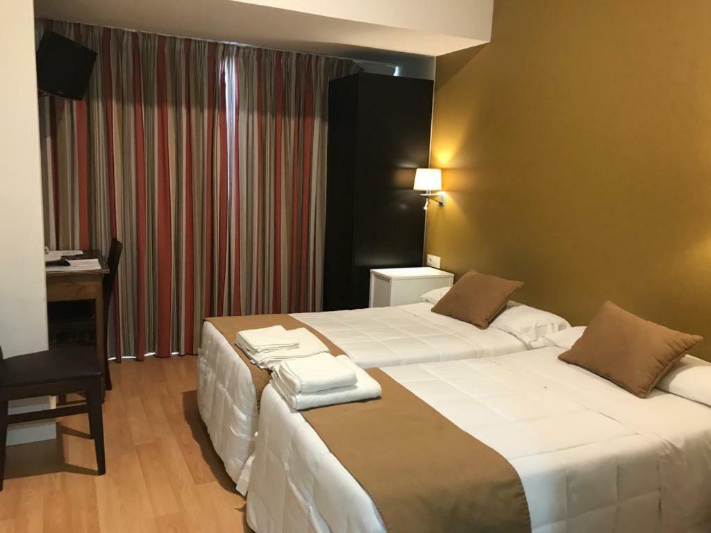 Hotel Moya นาวัลโมรัล เด ลา มาตา ภายนอก รูปภาพ