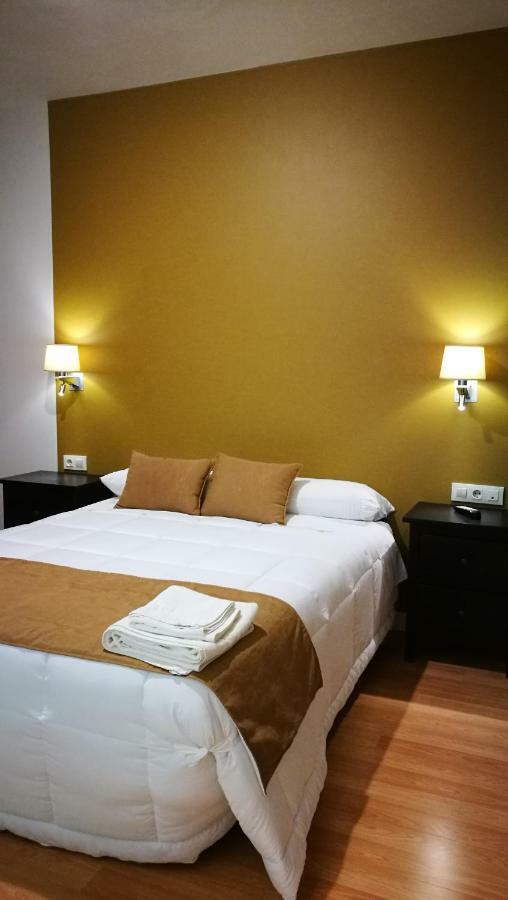 Hotel Moya นาวัลโมรัล เด ลา มาตา ภายนอก รูปภาพ
