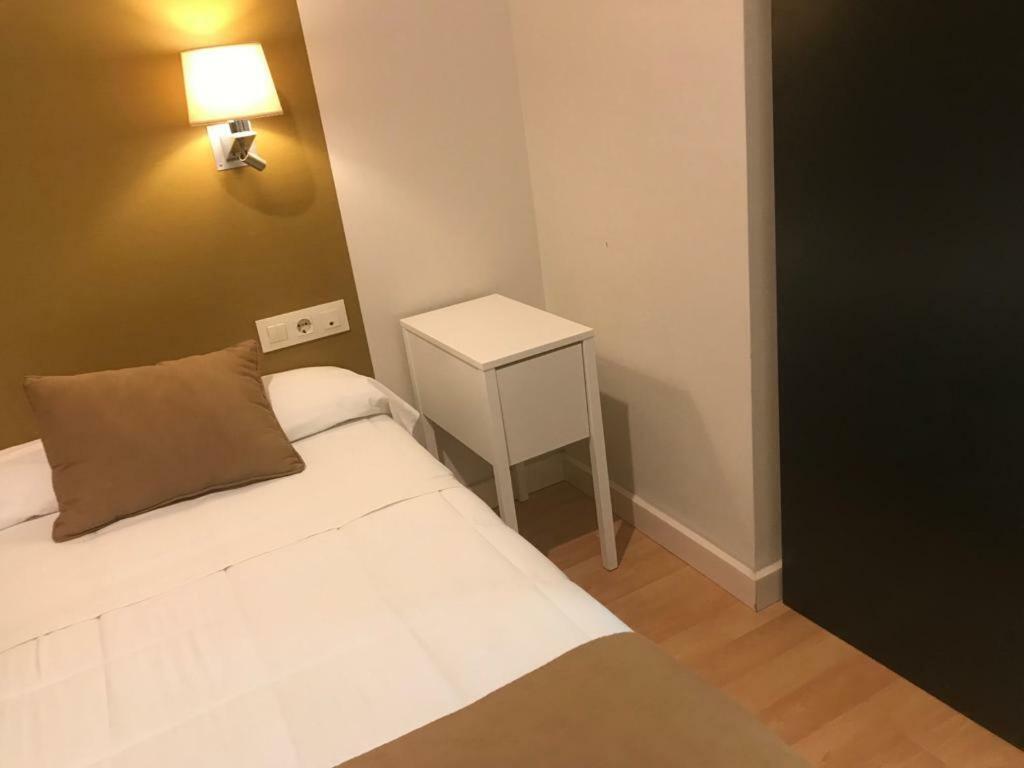 Hotel Moya นาวัลโมรัล เด ลา มาตา ภายนอก รูปภาพ