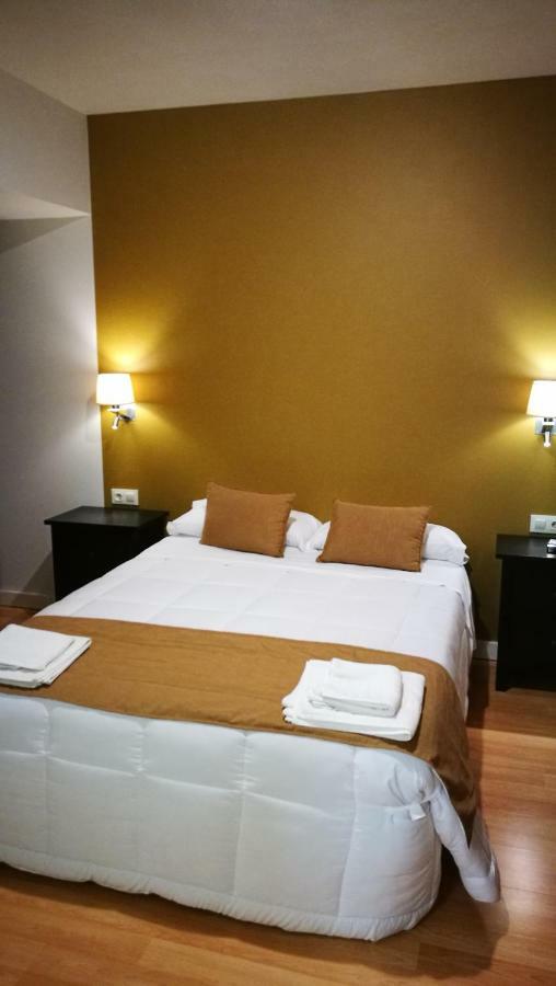 Hotel Moya นาวัลโมรัล เด ลา มาตา ภายนอก รูปภาพ