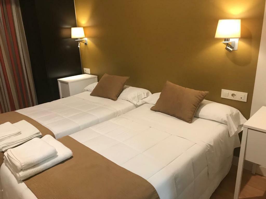 Hotel Moya นาวัลโมรัล เด ลา มาตา ภายนอก รูปภาพ