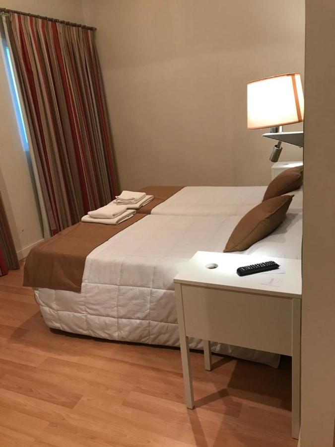 Hotel Moya นาวัลโมรัล เด ลา มาตา ภายนอก รูปภาพ