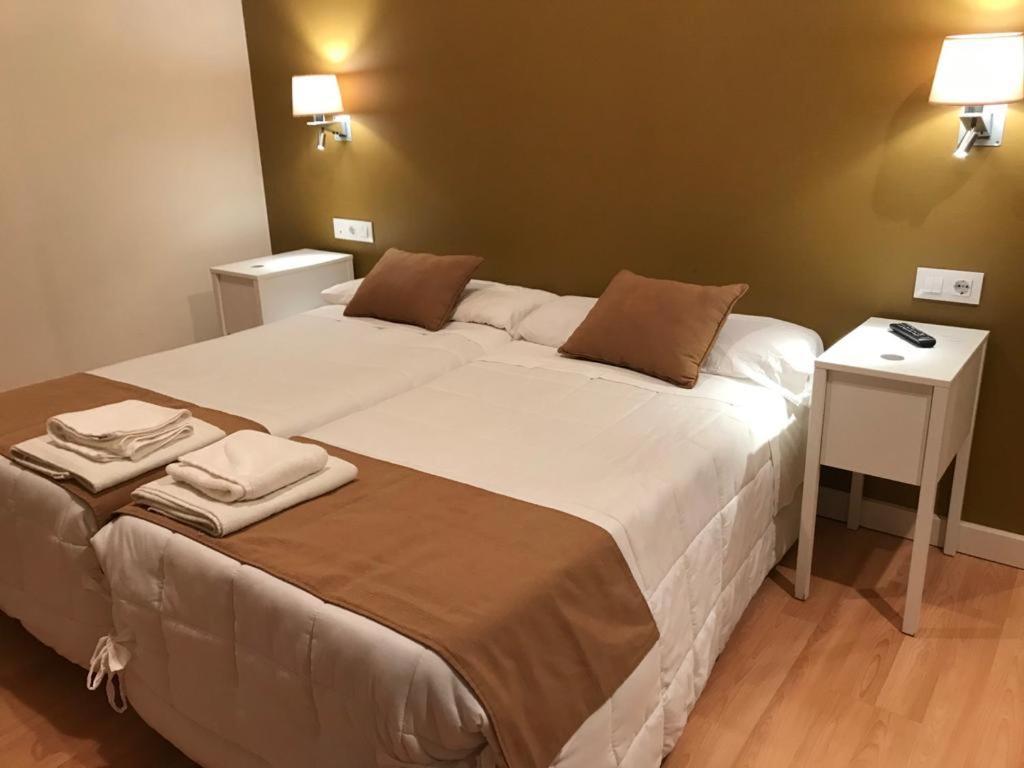 Hotel Moya นาวัลโมรัล เด ลา มาตา ภายนอก รูปภาพ