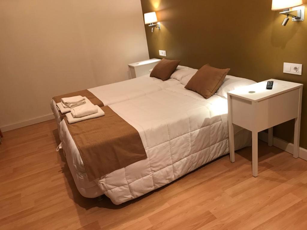Hotel Moya นาวัลโมรัล เด ลา มาตา ภายนอก รูปภาพ